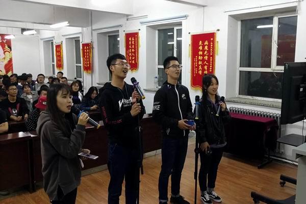 意昂社团联合会举办“喜迎国庆，唱响未来”主题文艺晚会12.jpg